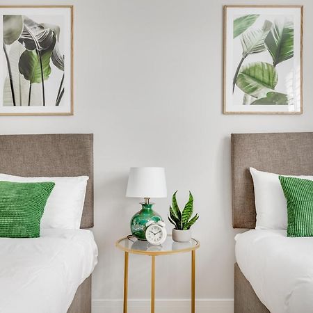 Executive 2 Bedroom Apt City Centre Free Pkg , Wifi By Tent Serviced Apartments Staines-upon-Thames Exteriör bild