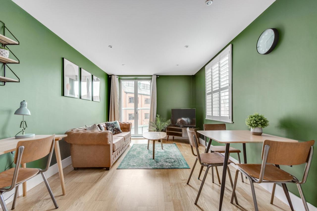 Executive 2 Bedroom Apt City Centre Free Pkg , Wifi By Tent Serviced Apartments Staines-upon-Thames Exteriör bild