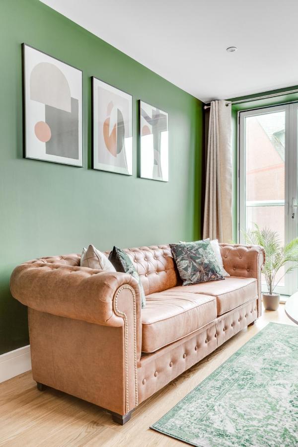 Executive 2 Bedroom Apt City Centre Free Pkg , Wifi By Tent Serviced Apartments Staines-upon-Thames Exteriör bild