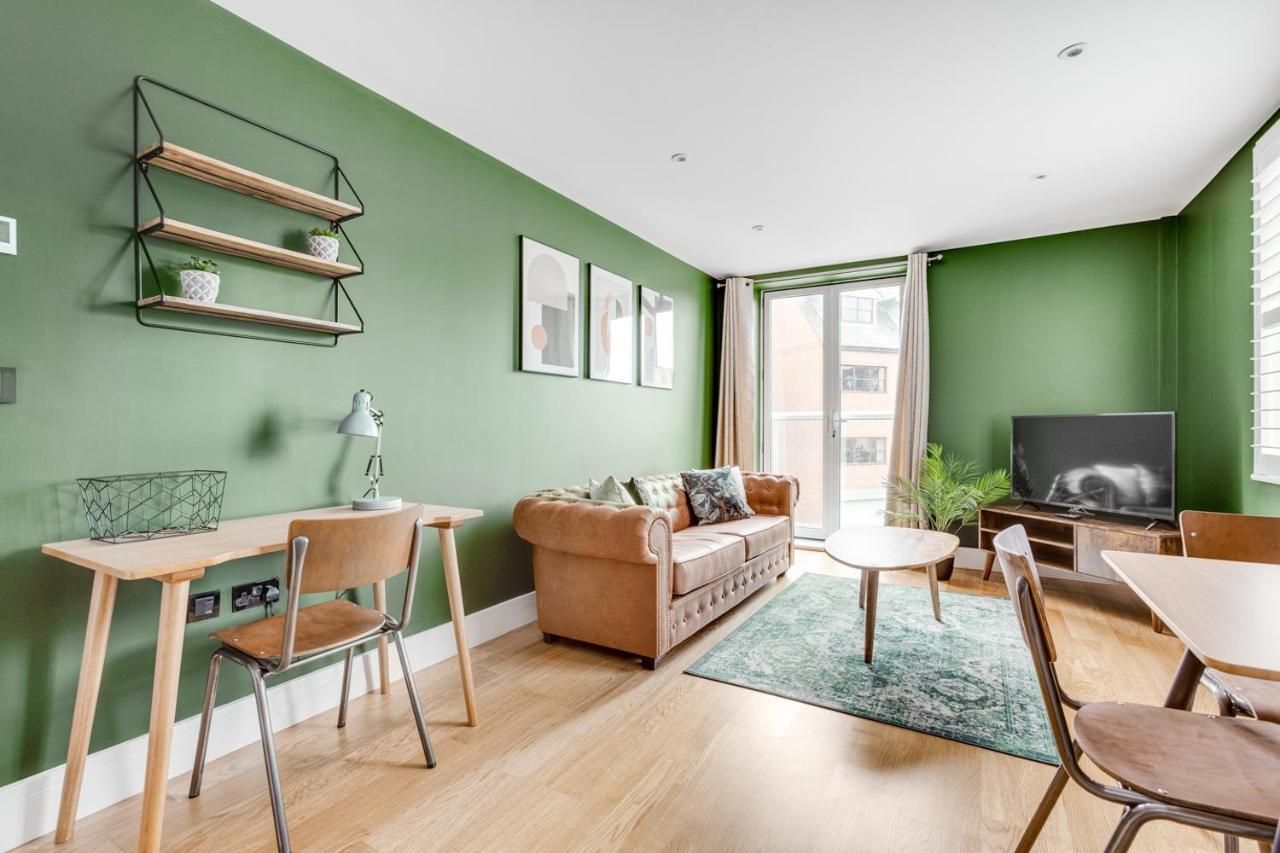 Executive 2 Bedroom Apt City Centre Free Pkg , Wifi By Tent Serviced Apartments Staines-upon-Thames Exteriör bild